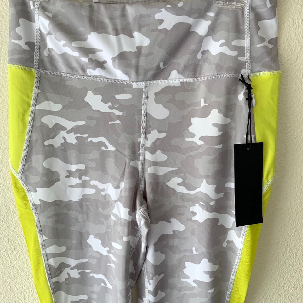 NEW! Fila Forza Contrast Leggings Gray Camouflage Size Large Running Athletic